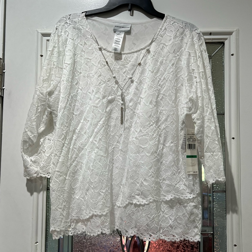 Lace tulip hem top with necklace